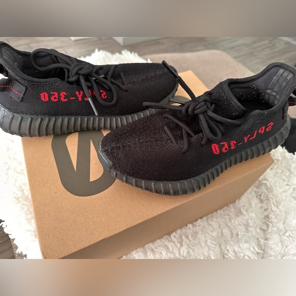 !!SOLD!!Adidas Yeezy Boost 350 V2 CBlack/CBlack/Red - Picture 2 of 9